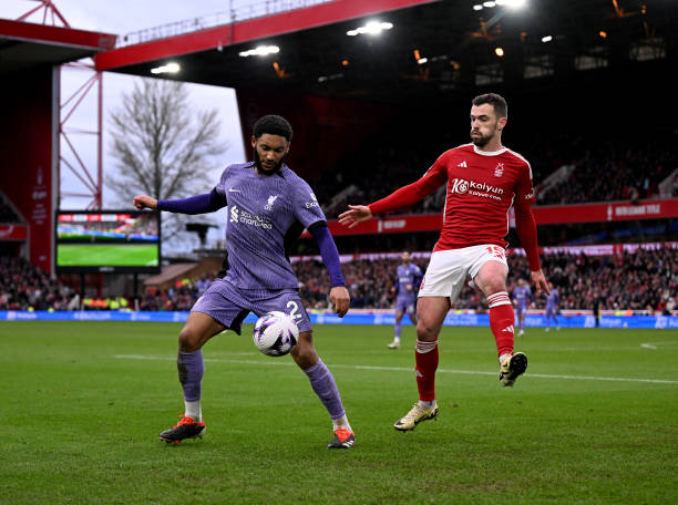 使他把球交 使他把球交